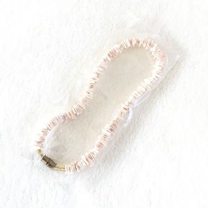 🆕 Soft pink and white shell chip anklet